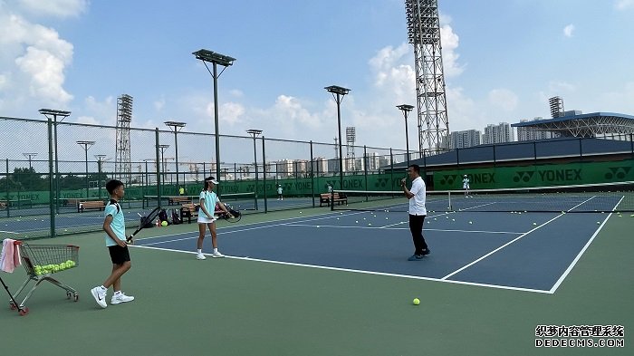 中华全国体育基金会助力“助航雏鹰”青少年网球训练营结营